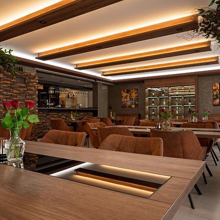 Elite Hotel Nova Dubnica Екстер'єр фото