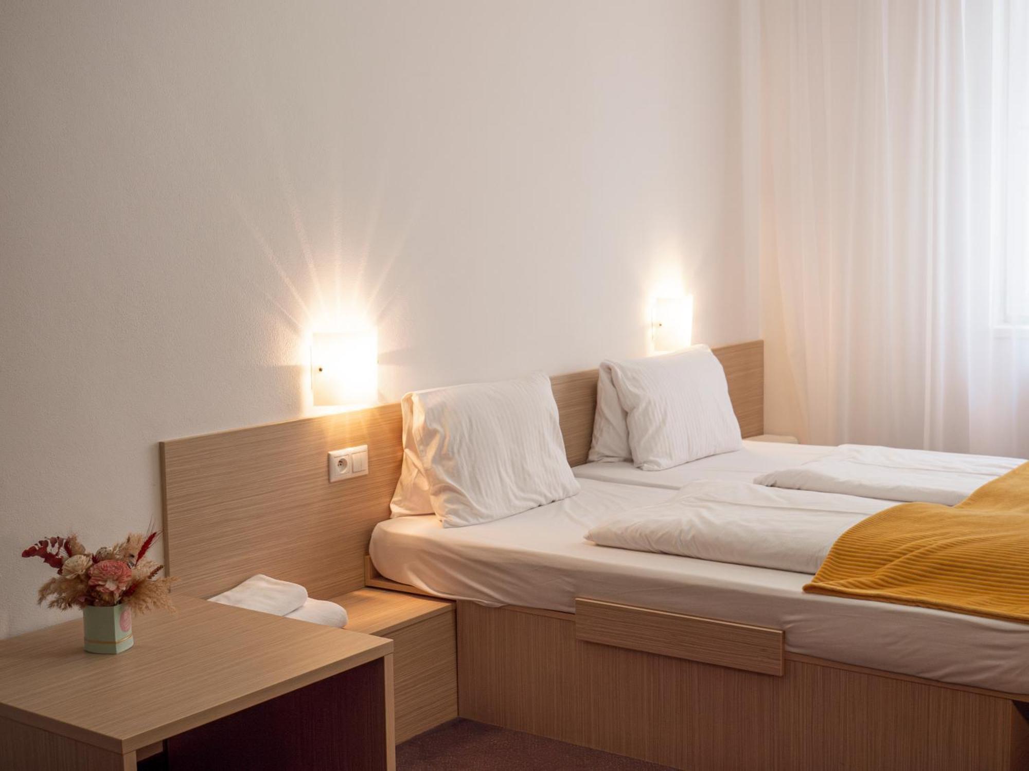 Elite Hotel Nova Dubnica Екстер'єр фото