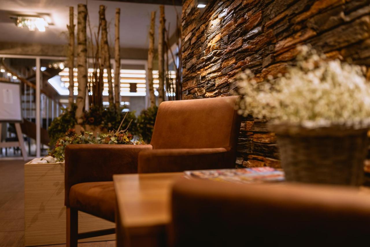 Elite Hotel Nova Dubnica Екстер'єр фото