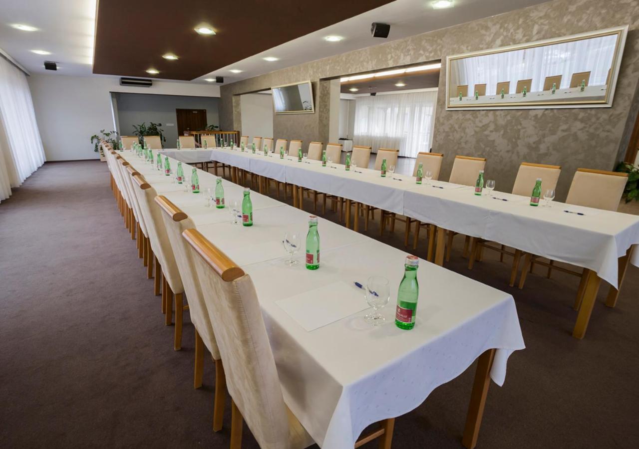 Elite Hotel Nova Dubnica Екстер'єр фото